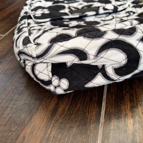 🖤 Vera Bradley Backpack in “Night & Day” Floral — Classic Quilted Cotton - Picture 7 of 13